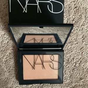 Nars highlighter Fort de France